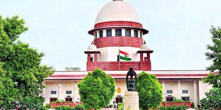 Waqf Act SC: CJI ने रिटायरमेंट का दिया हवाला, वक्फ कानून के खिलाफ याचिकों पर सुनवाई टली, जस्टिस बीआर गवई की बेंच 15 मई सुनेगी पक्ष